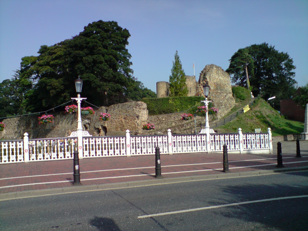 Tonbrige Castle from the high street